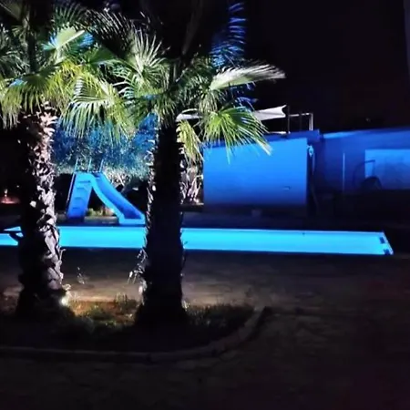 Two Bedroom Mobile With Terrace Br1 Hébergement de vacances Pirovac