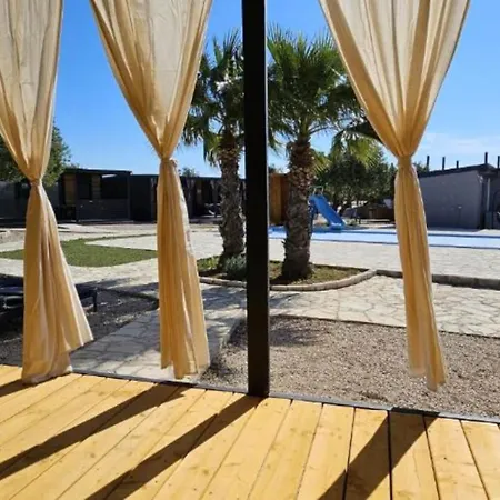 Dom wakacyjny Two Bedroom Mobile With Terrace Br1 *