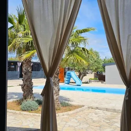 Two Bedroom Mobile With Terrace Br1 Dom wakacyjny *